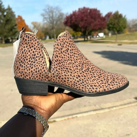 Universal Thread Women's Nora Leopard Pointed Toes Cut Out Ankle Booties Size 10 - Picture 12 of 12